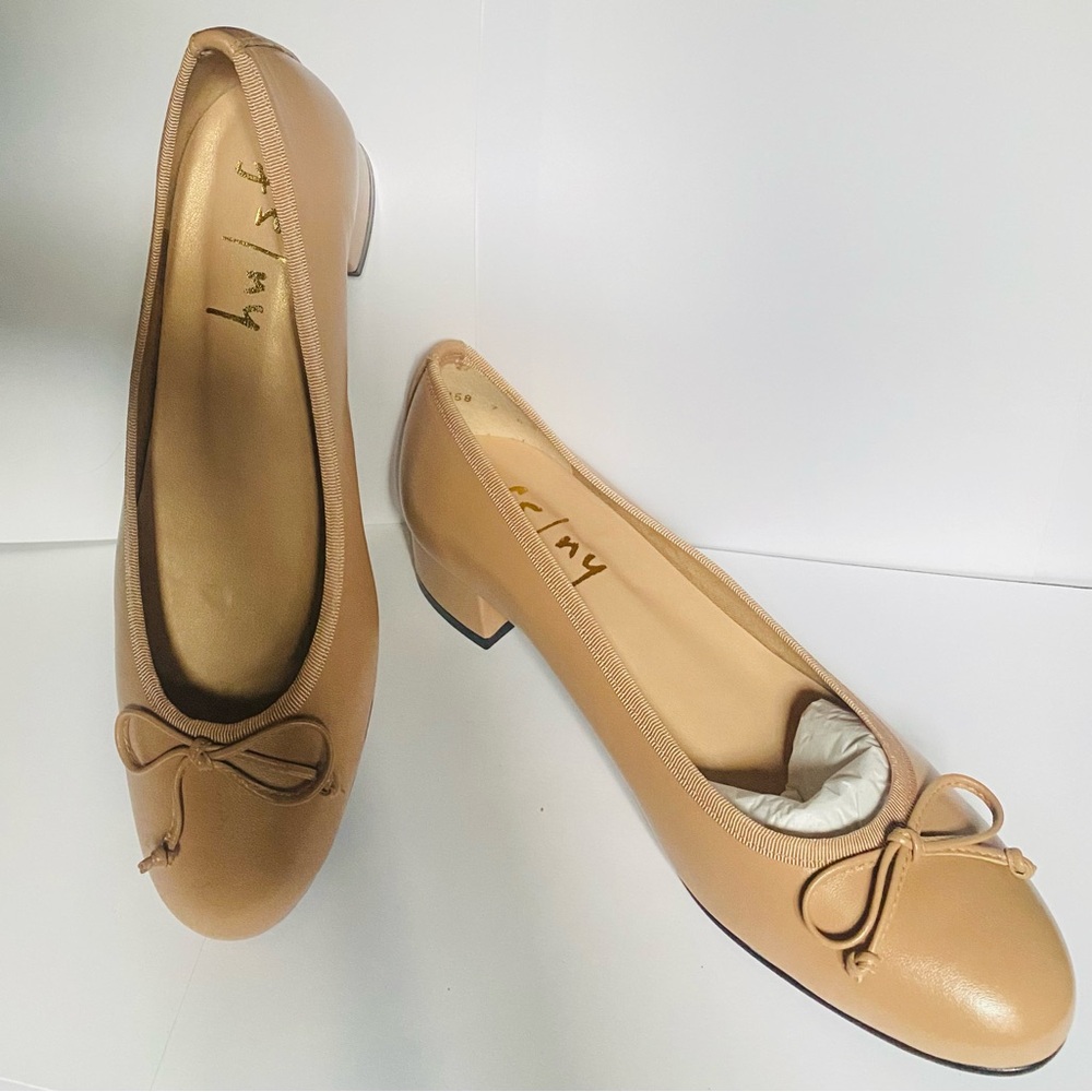 Size 7 French Sole Tan Leather Flats with Bow